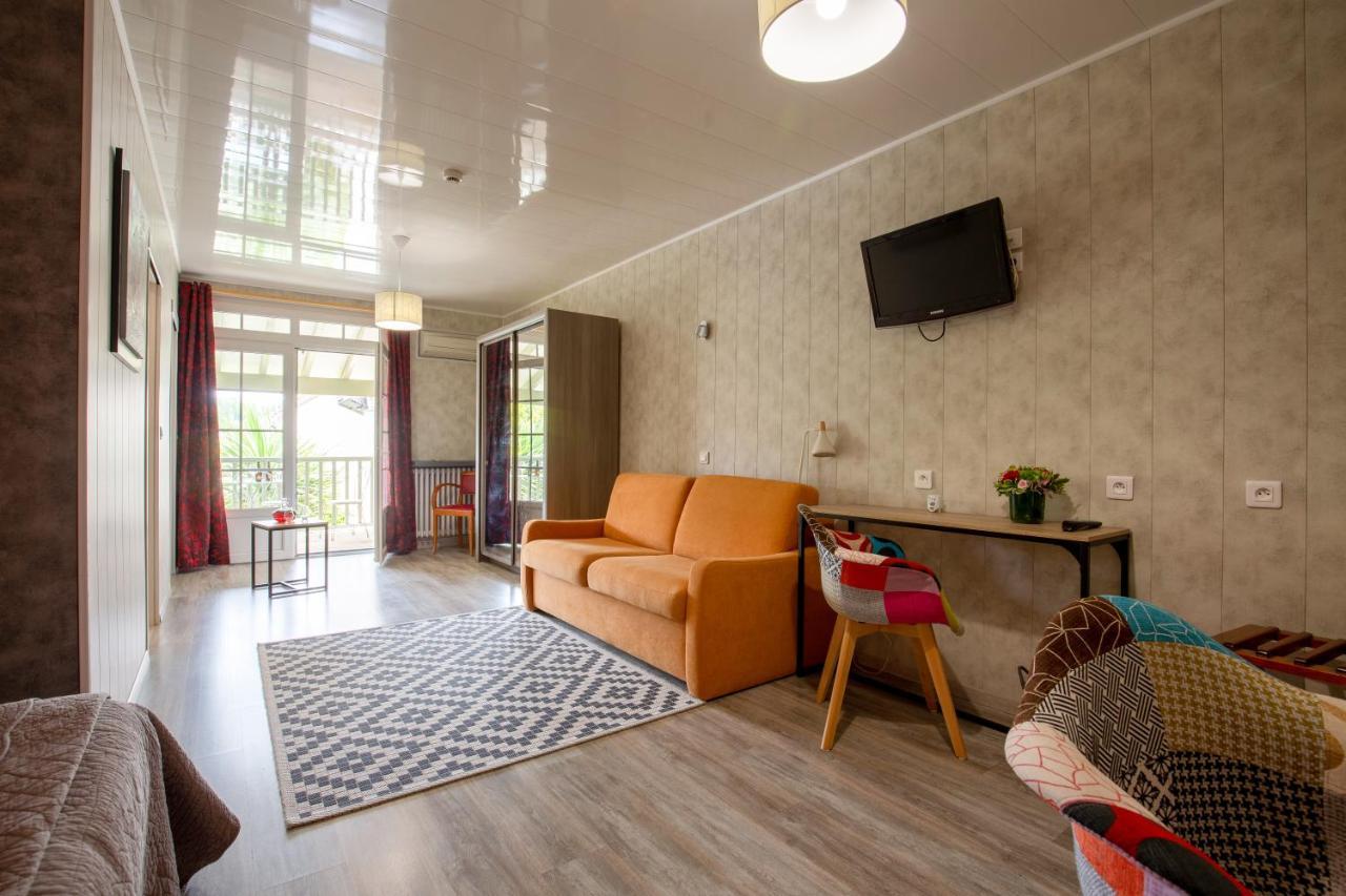 Logis Hotel Restaurant L'Essille Bassac Dış mekan fotoğraf
